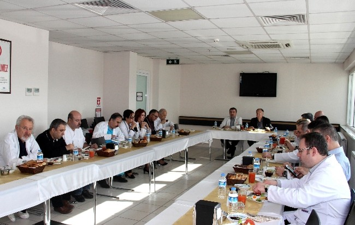 Özel Sevgi Hastanesi\'nde Çiftçe Kutlama