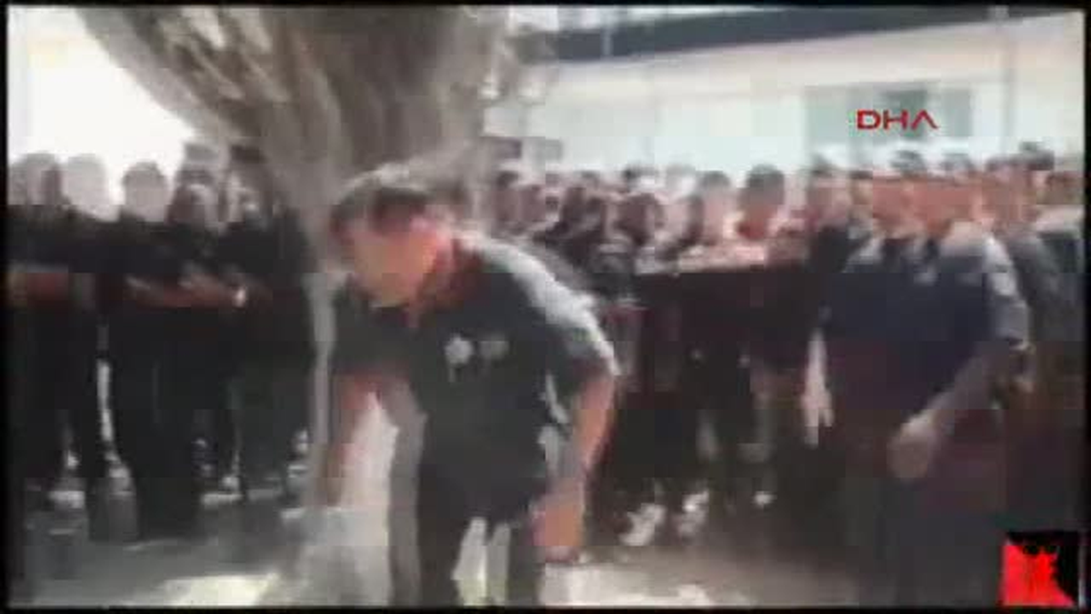 Polislerden Amirine Rüşvet Dayağı