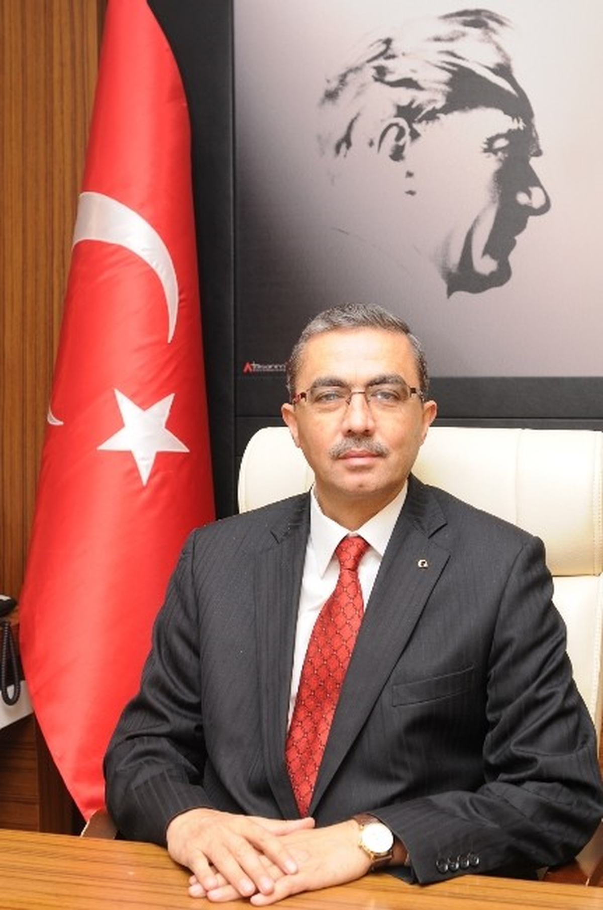 Rektö Rgüvenç\'in 18 Mart Çanakkale Zaferi\'nin 99. Yıldönümü Kutlama Mesajı