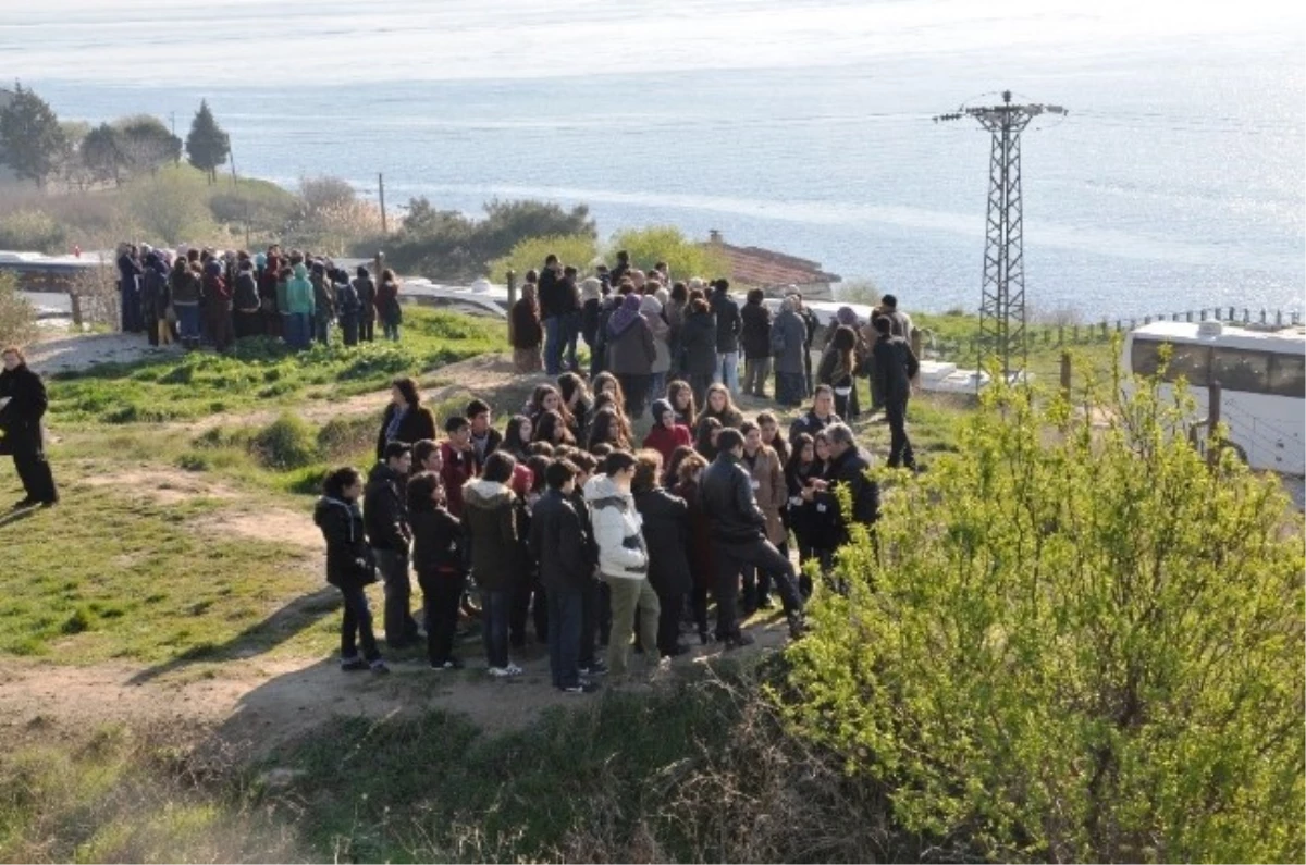 Salihli Belediyesi 500 Öğrenciyi Çanakkale\'ye Gönderdi