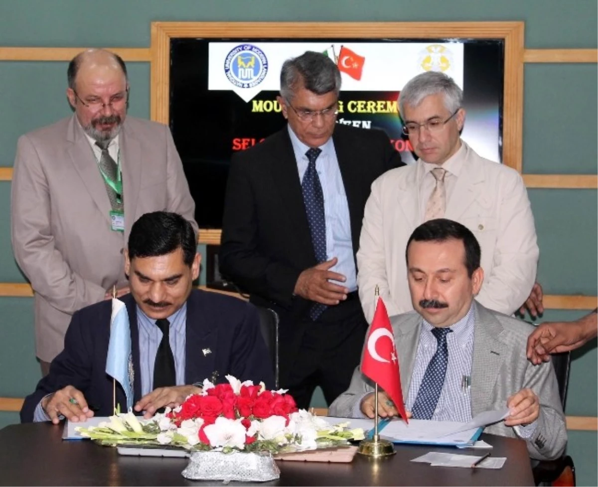 Selçuk, Pakistan\'da 4 Üniversiteyle İşbirliği Protoklü İmzaladı