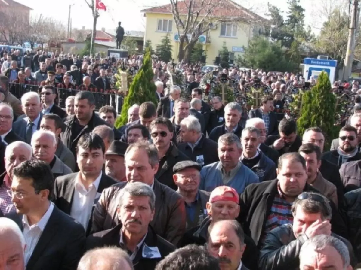 Tekirdağ Belediye Başkanı Adem Dalgıç, Büyükmandıra Belediye Başkanı Şükrü Çölgeçen'in Cenazesine...