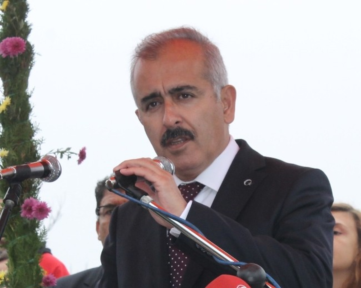 Vali Duruer, "Şehitlerimiz Hem Geçmişimiz Hem Geleceğimiz Olmuştur"