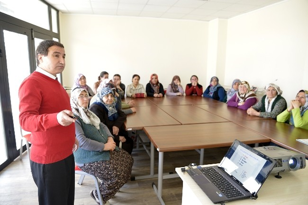Vatandaşlar Kanser Konusunda Bilgilendiriliyor