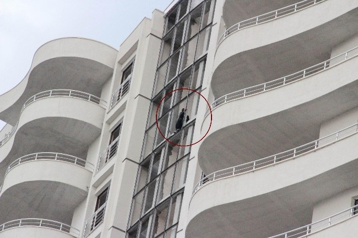 12. Kattaki İntiharı Müzakereci Önledi
