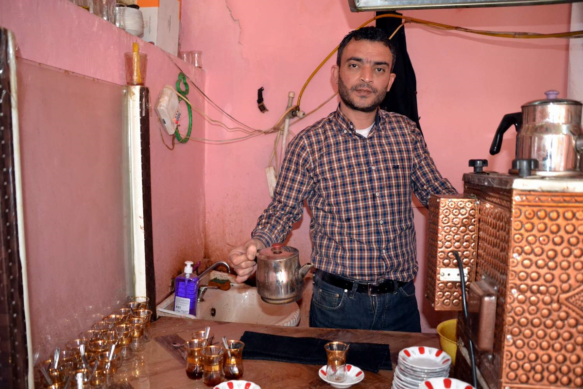 25 Yıldır Çay Ocağında Çalışıyor