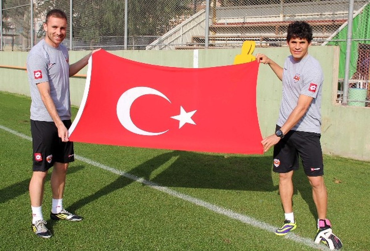 Adanaspor Türk Bayrağı İle Poz Verdi