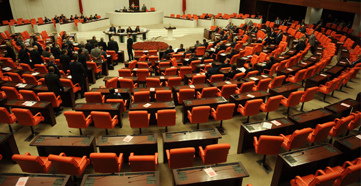 AK Parti, Fezlekeler İçin Tam Kadro Meclis\'te Olacak