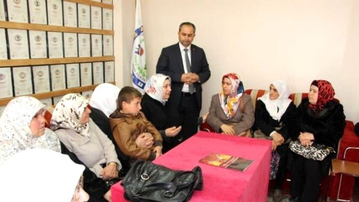 Ak Partili Kadınlardan Yurt-Sav\'a Ziyaret