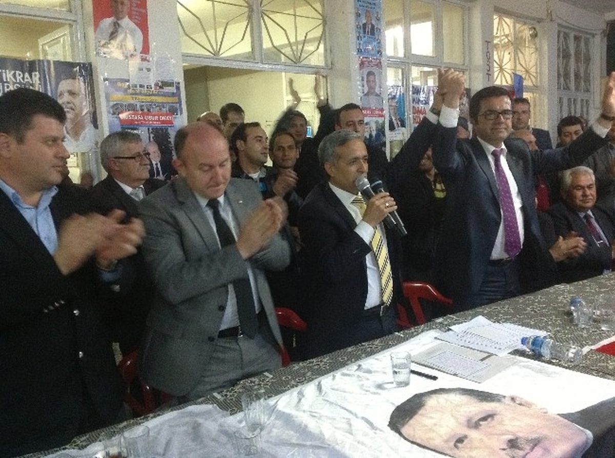 Ak Partili Yurttaş: "Anketlerde AK Parti Önde Gidiyor"