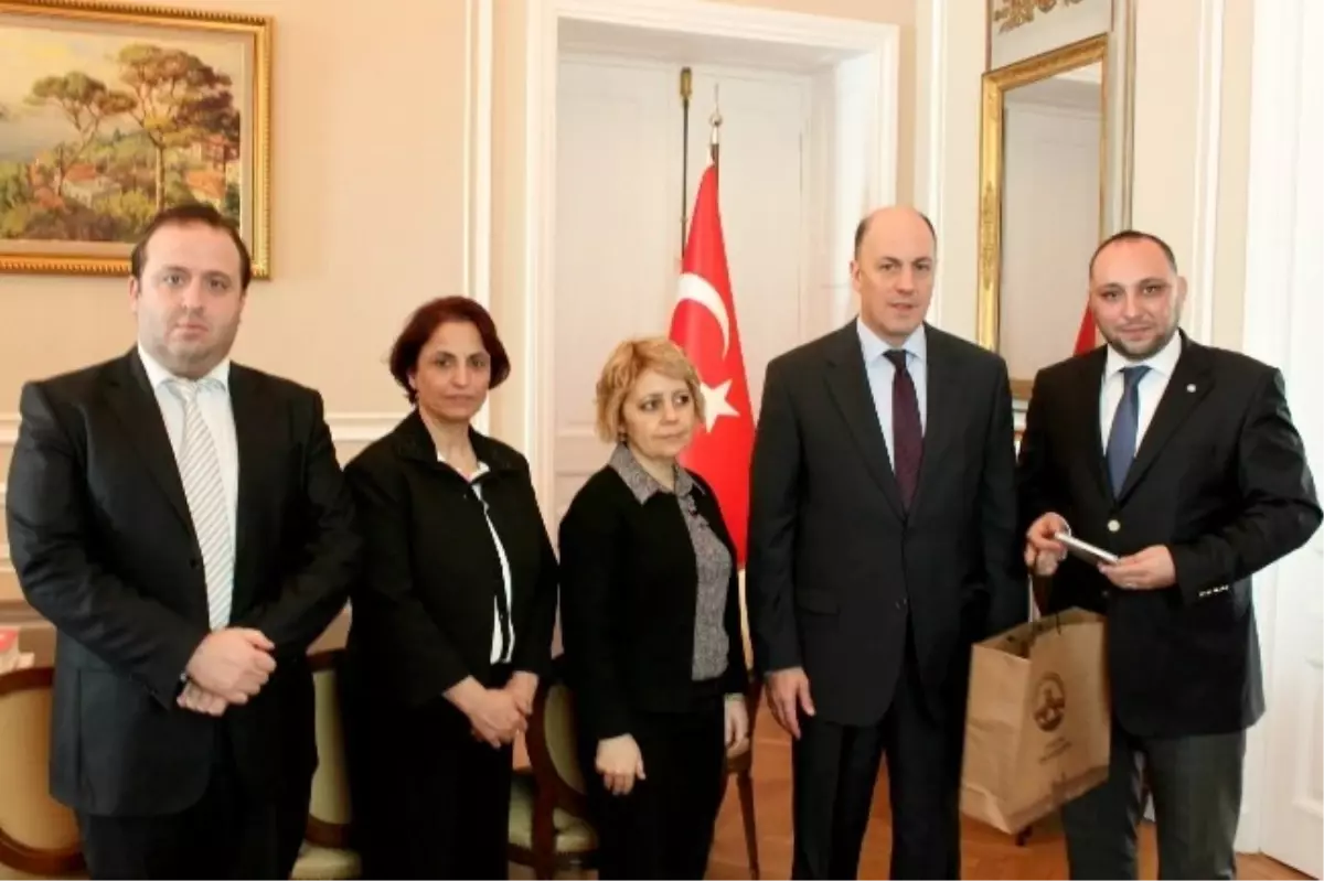 Atina'dan Evrim Kaşıkçı Geçti