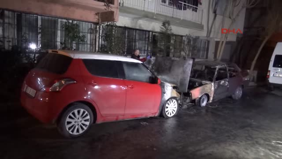 İzmir Buca\'da Baba ve Oğlun Otomobili Aynı Anda Kundaklandı