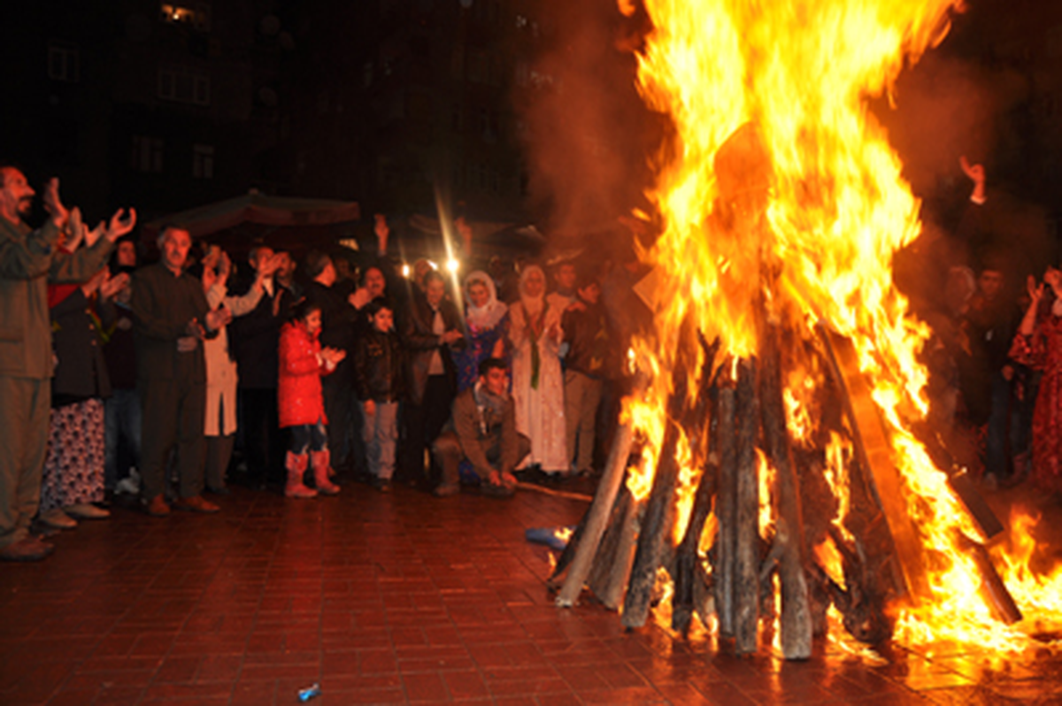 Bağlar\'da Newroz Kutlamaları Devam Ediyor