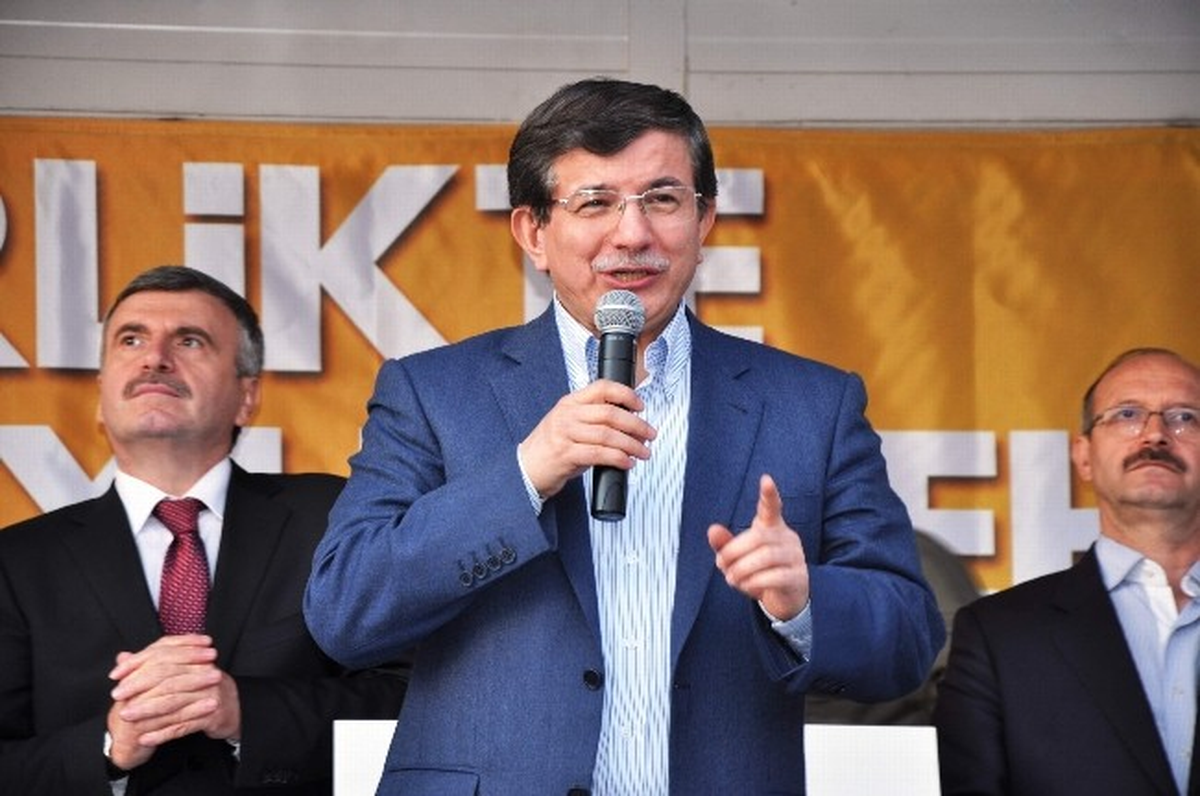 Bakan Davutoğlu, Konya\'da Mitinglere Devam Ediyor