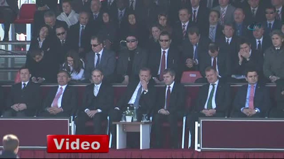 Başbakan Erdoğan\'dan Oyuncağı Kaptı