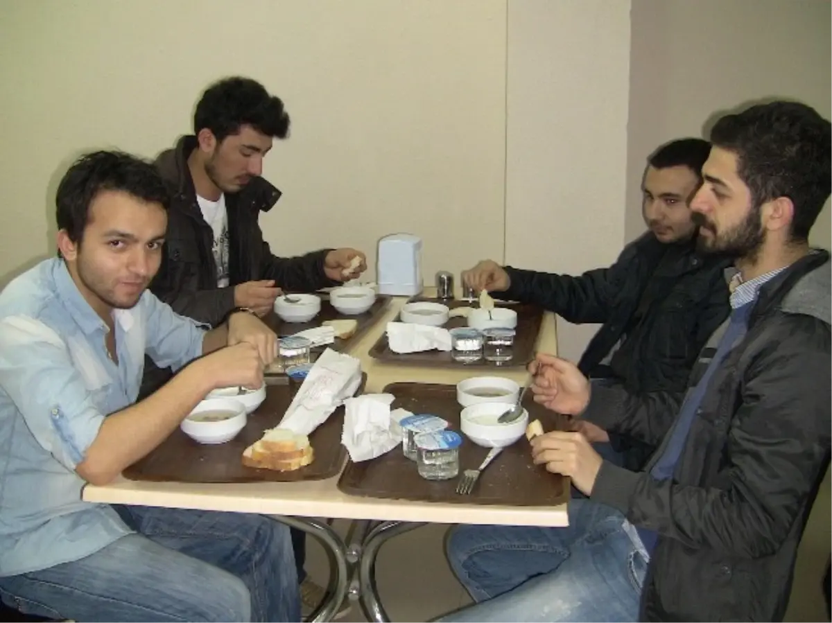 Bayburt Üniversitesinden Öğrencilere Çanakkale Menüsü