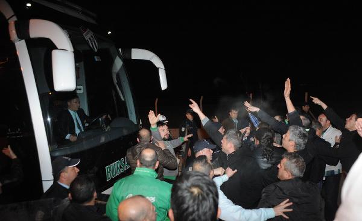 Bursaspor Taraftarının Tepkisi Sürüyor