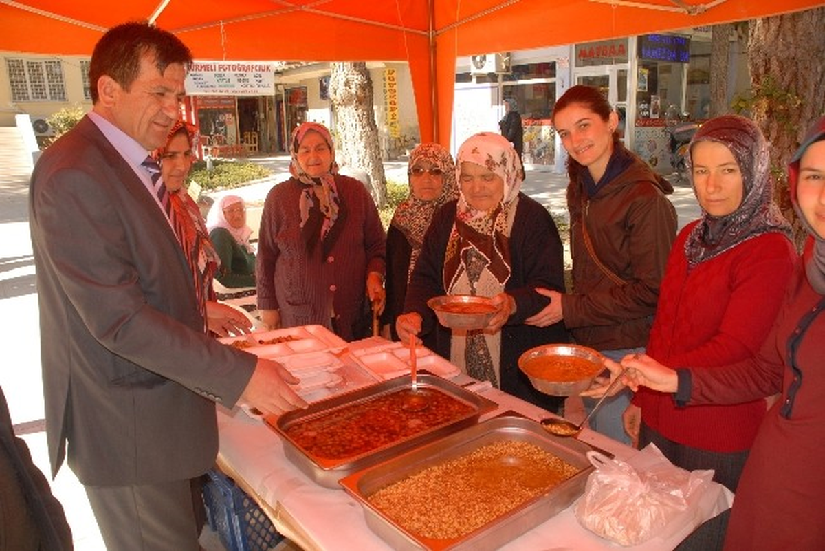 Çal İlçesinde Vatandaşlara Çanakkale Menüsü