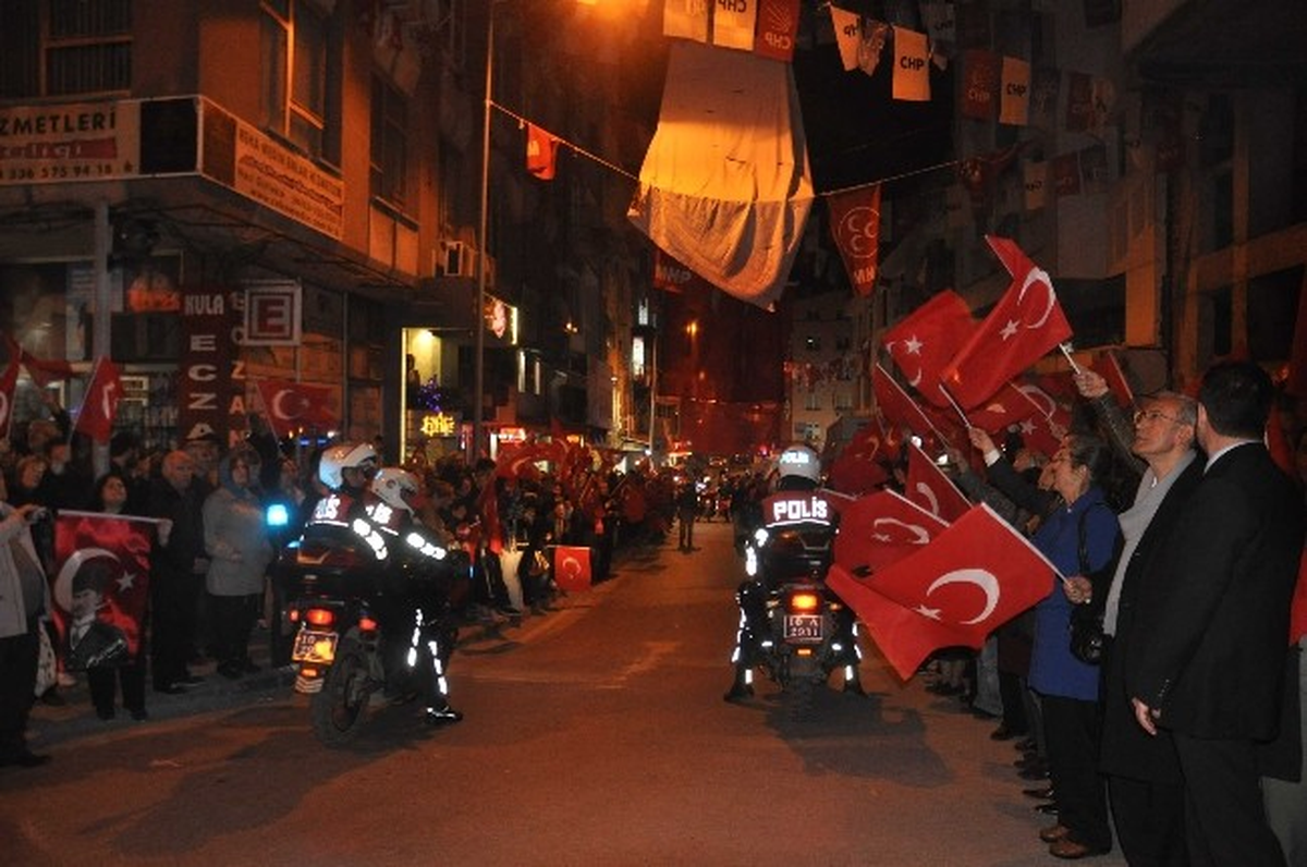 Çanakkale Şehitleri Anısına Fener Alayı Düzenlendi