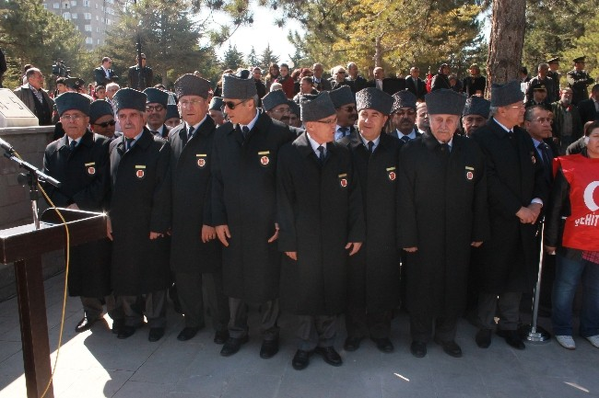 Cebeci Askeri Şehitliği\'nde Şehitler Gözyaşı ve Dualarla Anıldı