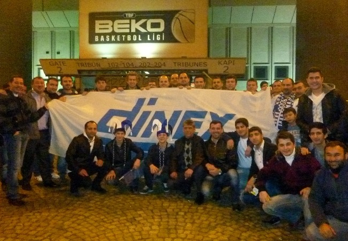 Çerkezköy\'de Fabrika Çalışanları Anadolu Efes-Panatinahkos Maçında Stres Attı