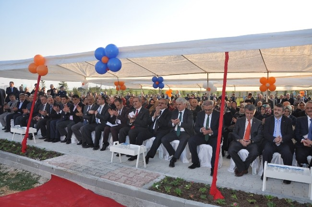 Çöplükten Baraj Manzaralı Botanik Parka