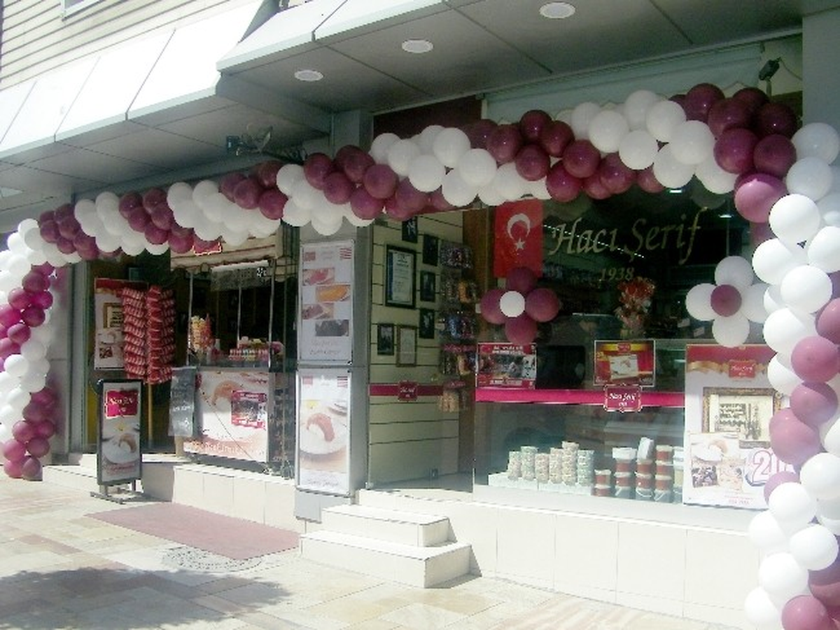 Denizlili Tatlıcı Hacı Şerif\'ten 76\'ncı Yılına Özel İndirim