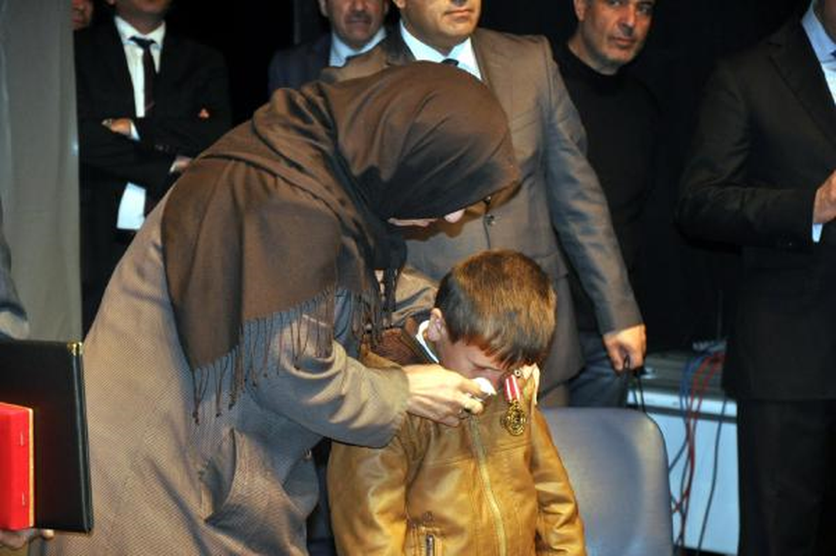 Diyarbakır\'da 7 Şehit Ailesine, Devlet Övünç Madalyası