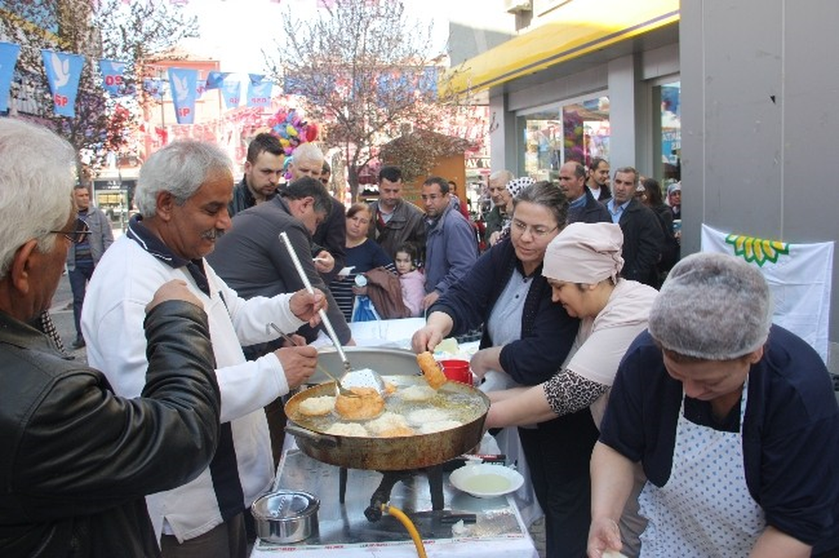 Edirne\'de Çanakkale Şehitler İçin Lokma Dağıtıldı