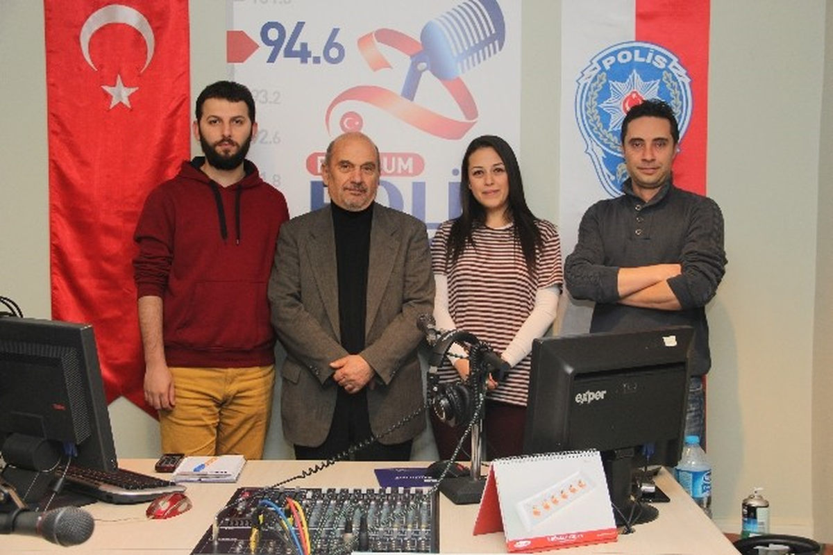 Erzurum Polis Radyosunun Konukları "Karagözün Kafesi" İsimli Oyuna Hazırlanan Tiyatro Sanatçıları...