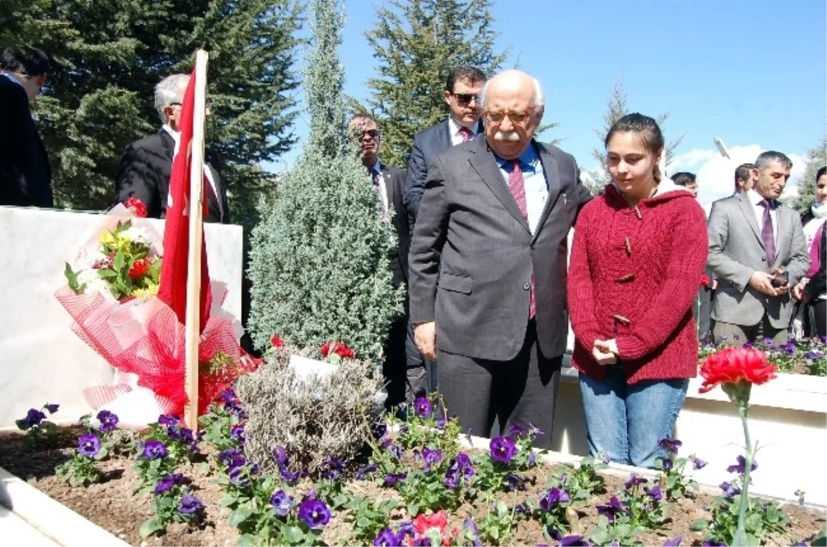 Eskişehir\'de Şehitleri Anma Günü ve Çanakkale Deniz Zaferi\'nin 99. Yıl Dönümü Törenleri