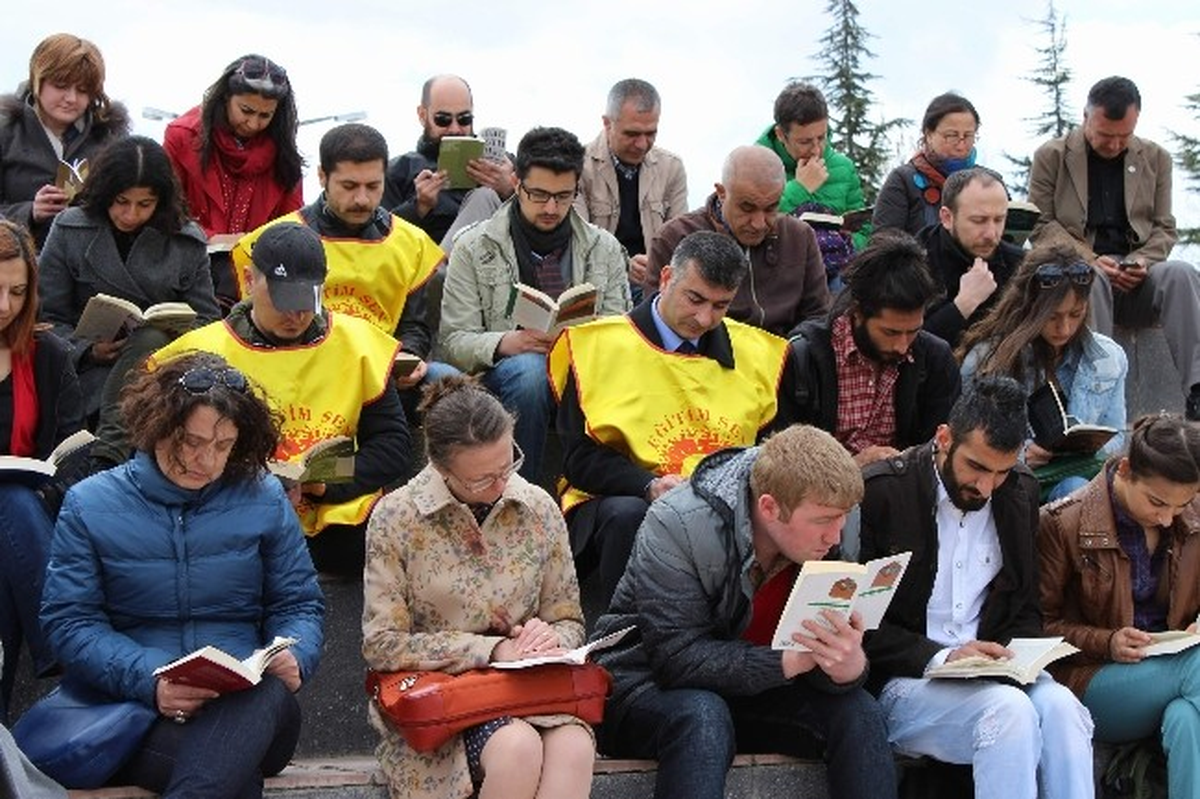 Eskişehir\'de Sessiz Kitap Okuma Eylemi
