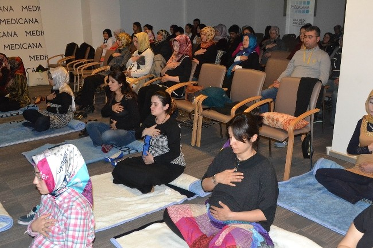 Gebelik Okulu\'nda Nefes Terapisi ve Yoga