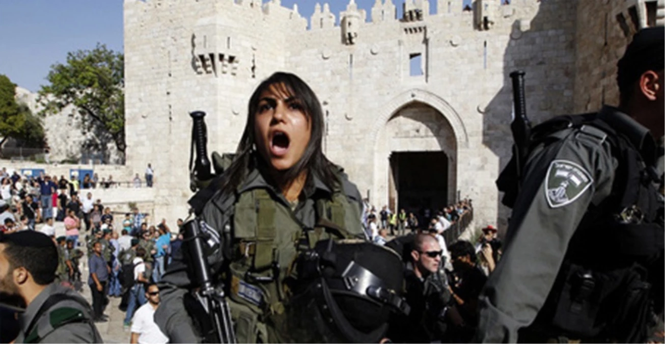 İsrailli Kadın Askerler Mescid-i Aksa\'da