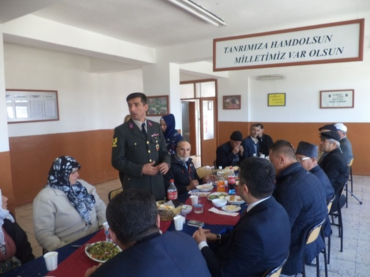 Jandarma\'dan Gazi ve Şehit Yakınlarına Yemek