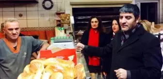 Koç'tan Esnafa Günaydın, İşine Gidene Simit