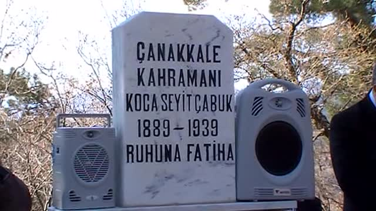Koca Seyit, mezarı başında anıldı -
