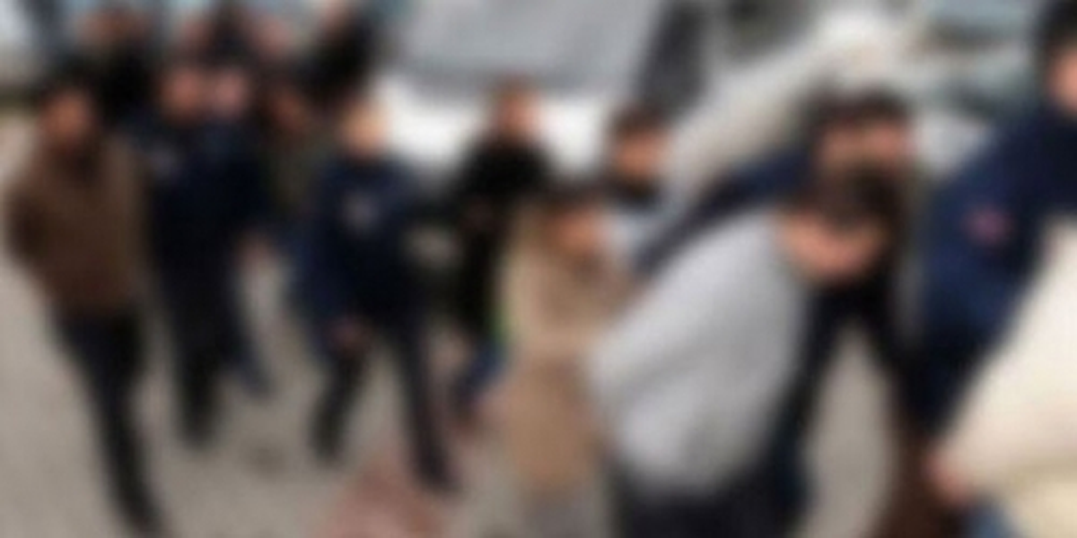 Mezarlıkta Uyuşturucu Ticaretine 6 Gözaltı