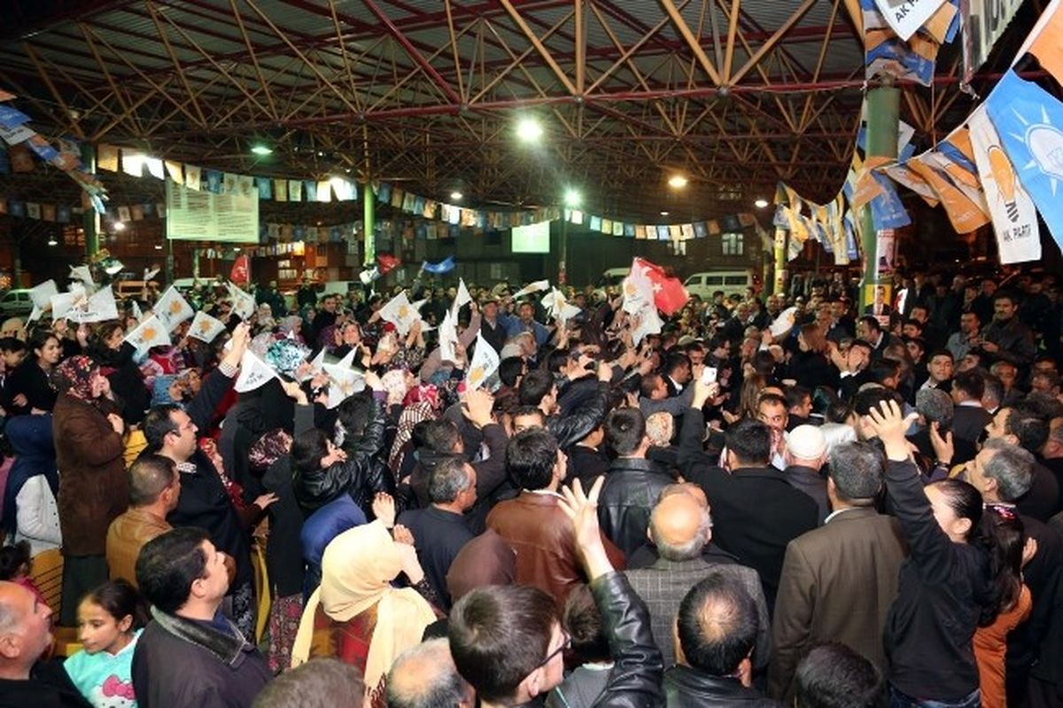 Özgürlük\'te Miting Havasında Mahalle Toplantısı