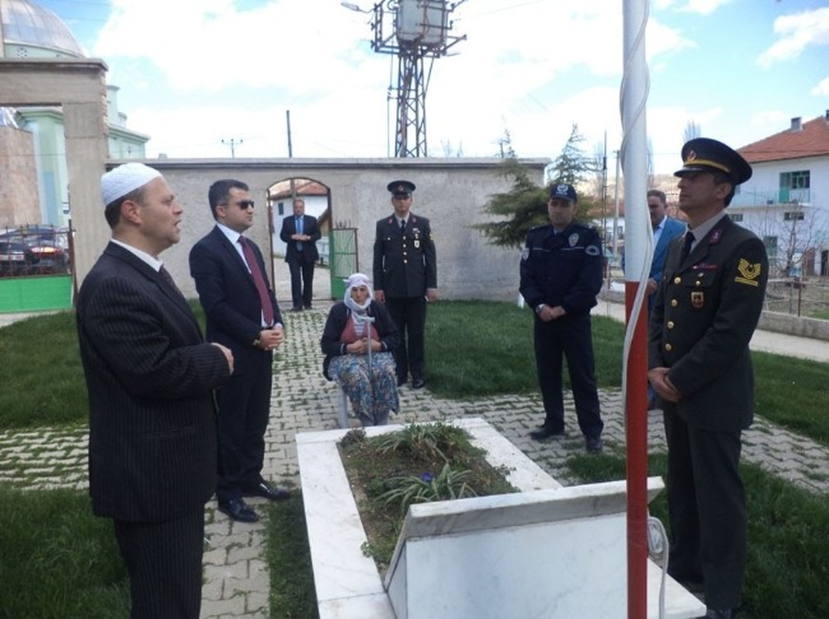 Pazarlar\'da Şehit Mezarlığına Ziyaret