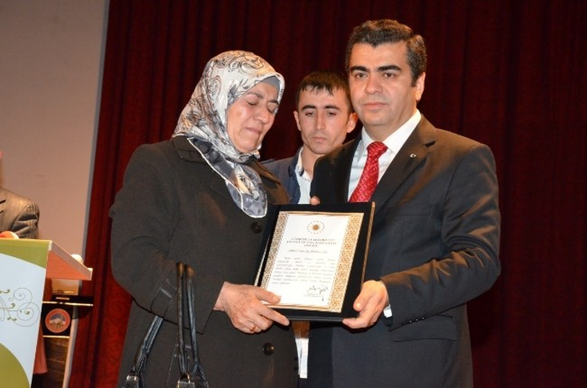 Şehit Ailelerine Devlet Övünç Madalyası Verildi