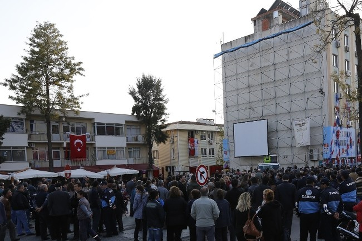Selçuk\'ta Pankart Krizine Son