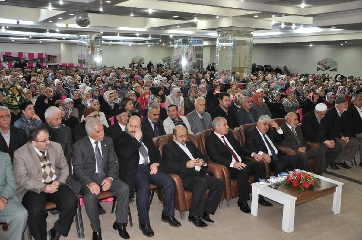 Sorgun\'da "Bedir\'den Çanakkale\'ye Aziz Şehitlerimiz" Konulu Konferans Düzenlendi