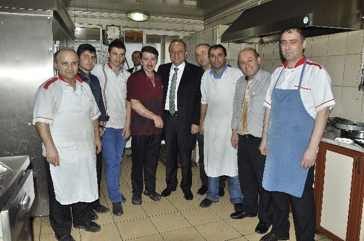 Tahsin Babaş\'a Davul Zurnalı Karşılama