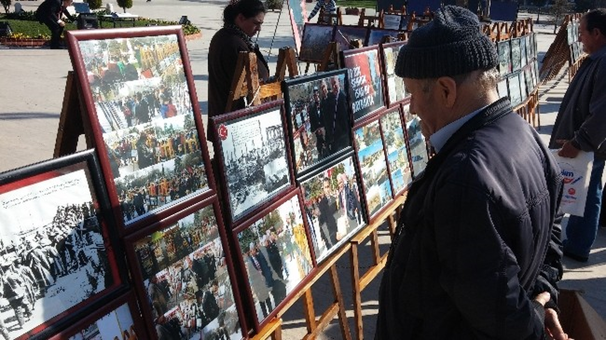Tekirdağ\' da Açılan 18 Mart Çanakkale Şehitleri Fotoğraf Sergisini Binlerce Vatandaş Ziyaret Etti