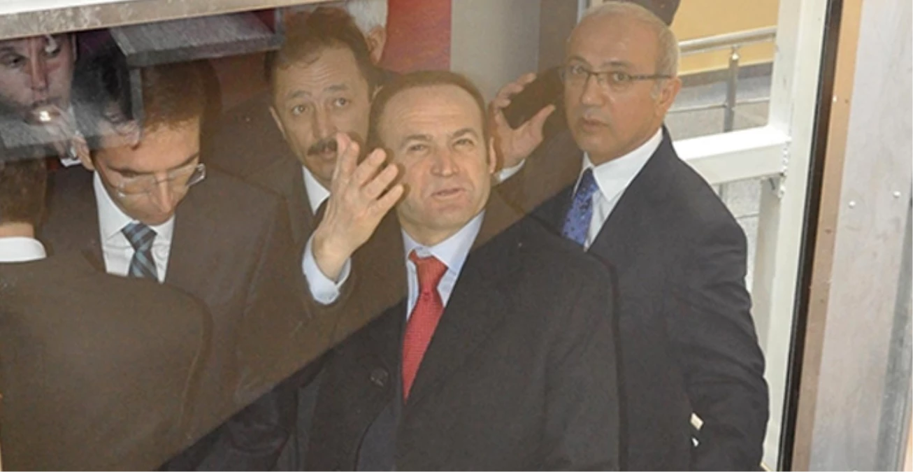 Ulaştırma Bakanı Elvan Karaman\'da Asansörde Mahsur Kaldı