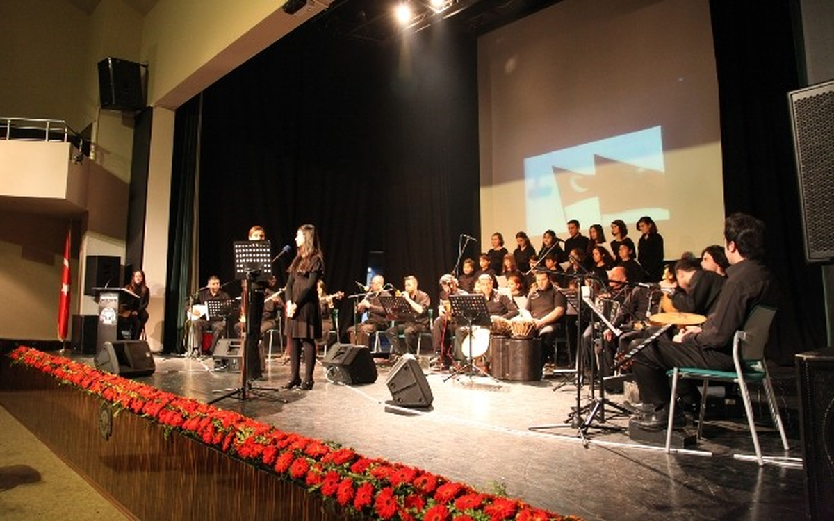 Yksm\'de Duygu Yüklü Konser