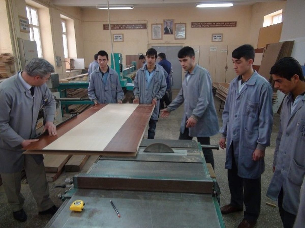 Yozgat Teknik ve Endüstri Meslek Lisesi Fabrika Gibi Çalışıyor
