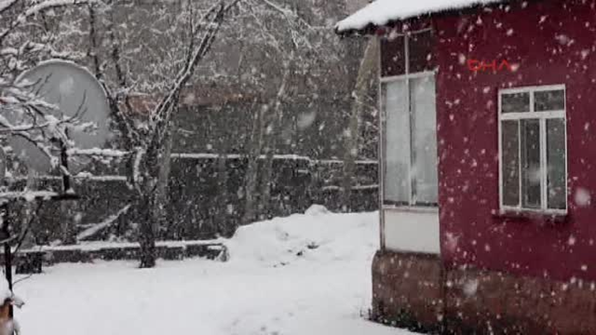 Yüksekova\'da Kar Yağışı