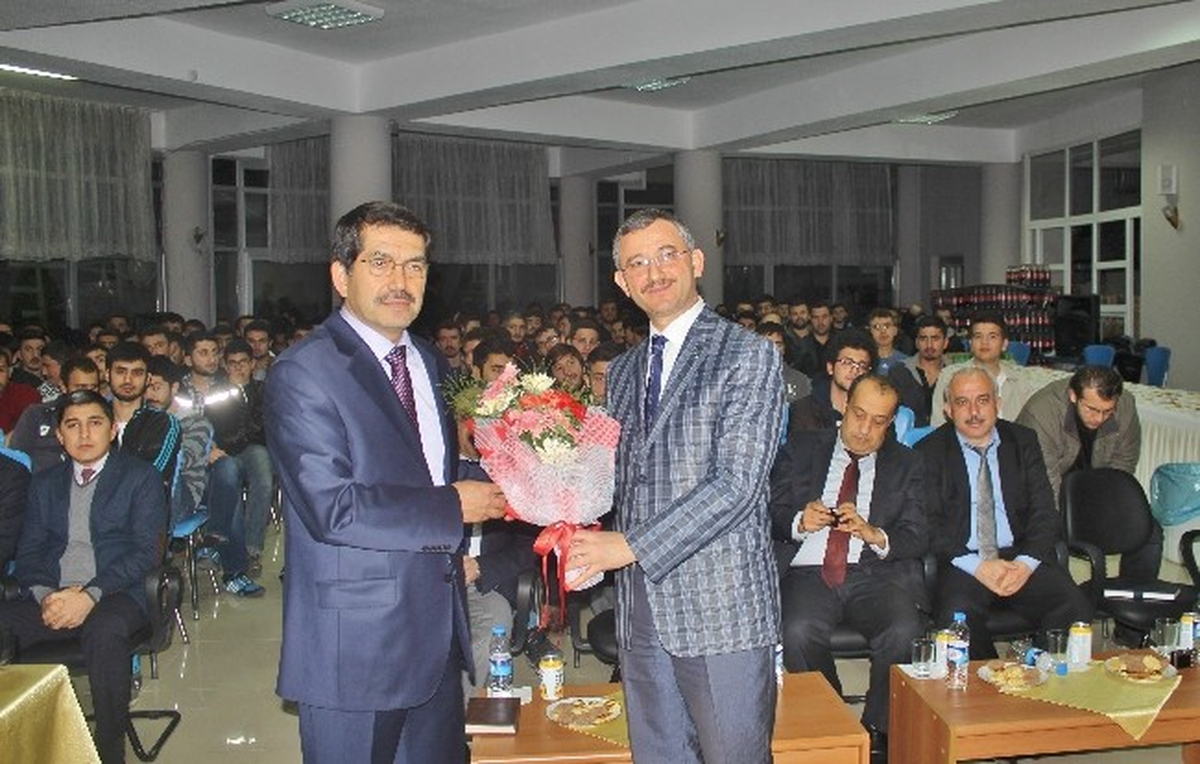 Yurt Öğrencilerine Kişisel Gelişim Eğitimi Veriliyor
